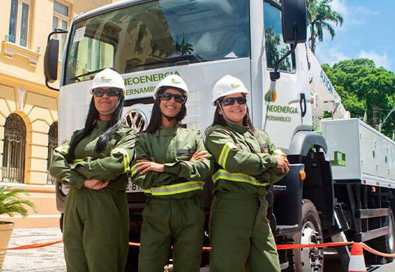 CURSO LIVRE DE CAPACITAÇÃO EM INST. ELÉTRICAS RES. E REDES DE DIST. DE ENERGIA ELÉTRICA EXCLUSIVO MULHERES – Cunha T06