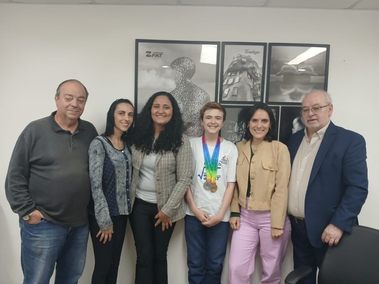 Brasileiro vence Olimpíada de Matemática e inspira criação de programa de apoio a jovens talentos