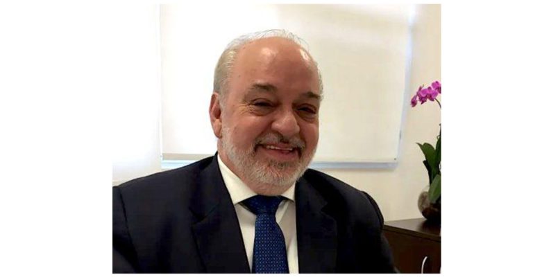 O MEC e a reforma do retrovisor