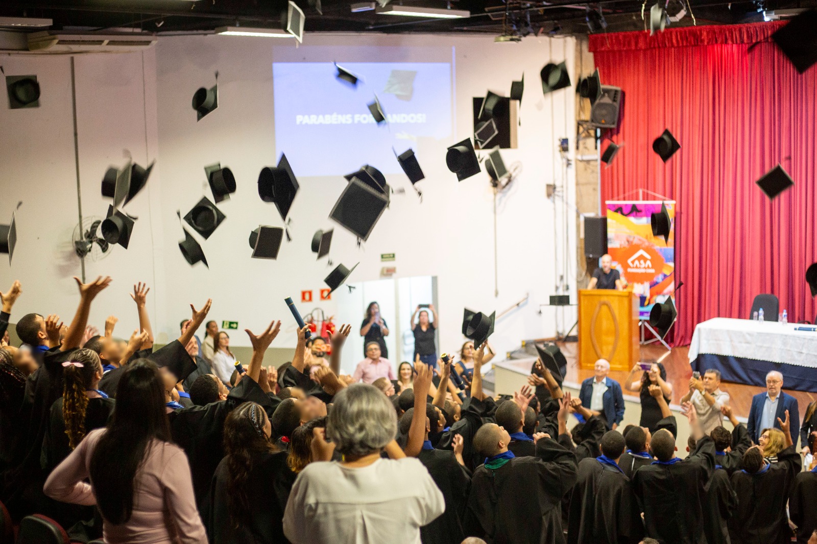Formatura de 53 adolescentes marca ciclo de qualificação profissional em São Paulo